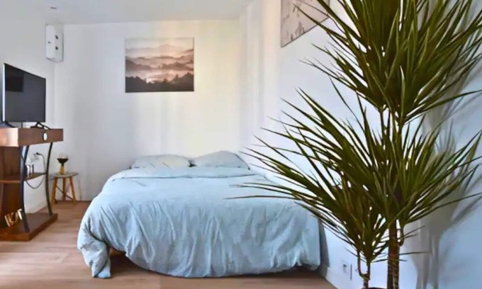 Amblainville Apartamento | Studio Apartment "Lumineux - Annexe Cosy" with Private Terrace & Wi-Fi