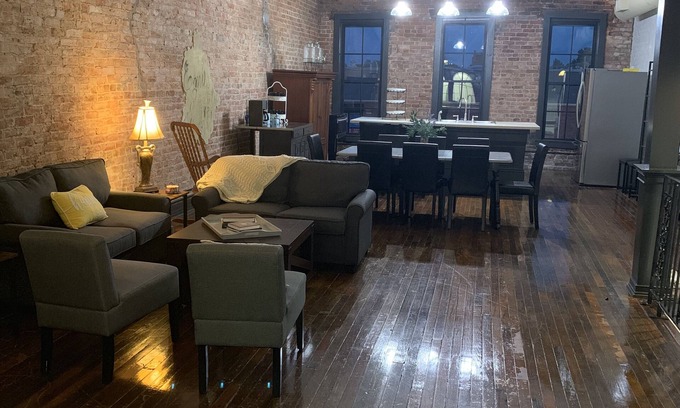 Paducah Apartamento | Studio Apartment located in the heart of historic Downtown Paducah built in 1882