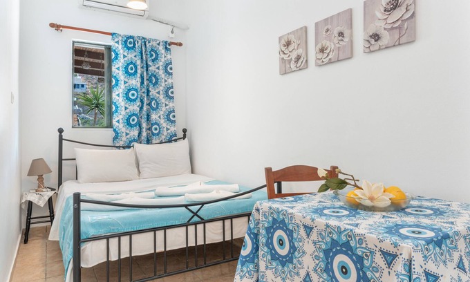 Merichas Apartamento | Estudio 'Mouria' con vistas al mar, Wi-Fi y aire acondicionado