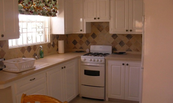 West Coast Apartamento | Studio Apartment Plover Court Apartments