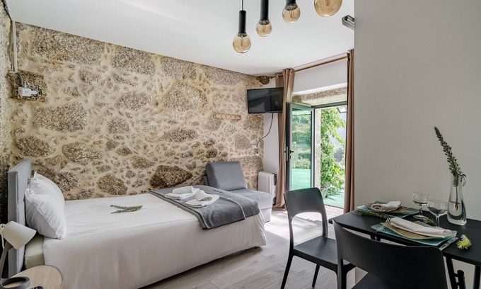 Rossas Apartamento | Apartamento estudio 'Quinta Do Bairro -' con vistas a la montaña, piscina compartida y Wi-Fi