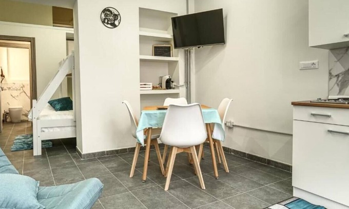 Parella Apartamento | Apartamento estudio "Romeo e Pepita" con Wi-Fi y aire acondicionado
