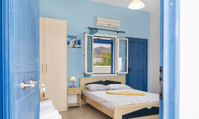 Serifos Apartamento | Apartamento estudio 'Studios Ninemia Serifos 2' con vistas al mar, Wi-Fi y aire acondicionado.