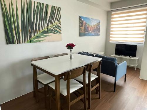 Rosario Apartamento | Studio Apartment with Balcony at East Residences Ortigas