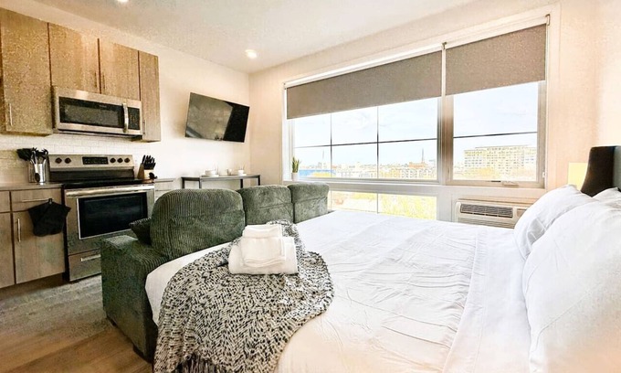 Poplar Apartamento | Studio Apt with City View, Rooftop and Gym