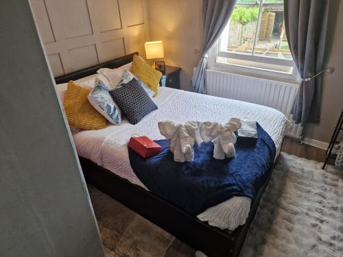 Fulwell and Hampton Hill Apartamento | Studio at 113b - a home away from home