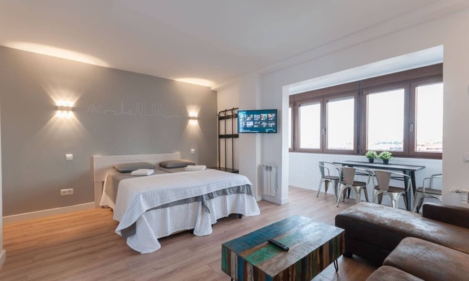 Entrevias Apartamento | **** Studio AtochaPlanetario WiFi A/C ****