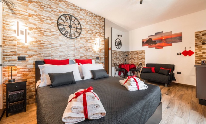 Capoterra Apartamento | Studio 'Attilio's House' with Balcony, Wi-Fi and Air Conditioning