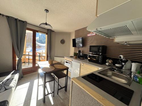 Laveissiere Apartamento | Studio au pied des pistes avec accès privé par son balcon