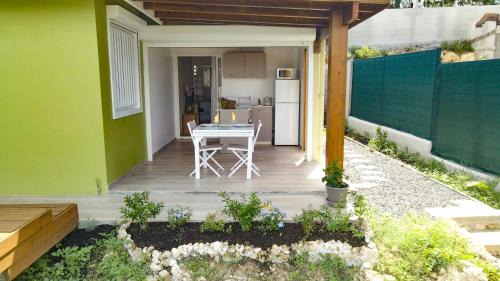 Sainte-Anne Apartamento | Studio avec piscine, à 3 minutes à pied des plages