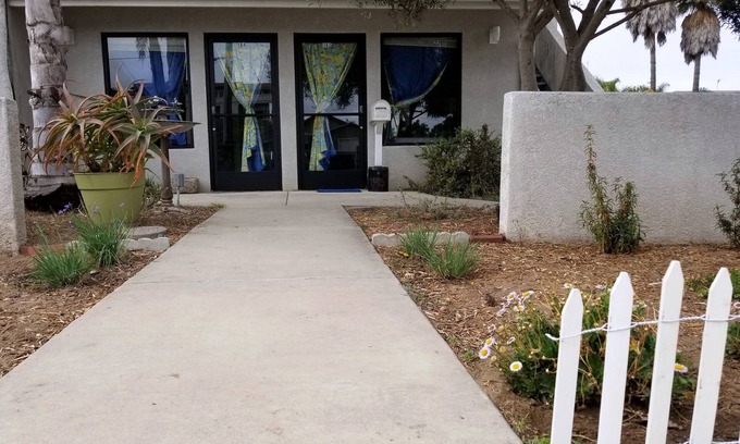 Grover Beach Apartamento | Estudio y baño junto al mar - Primer piso - Obras para mascotas y huéspedes discapacitados