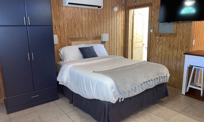 Porum Cabina | Studio cabin #3 with lake view and boat dock access, outdoor seating.