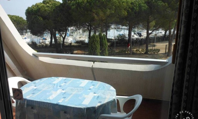 Montpellier Apartamento | Studio cabin .sleeps 4. PORT VIEW.