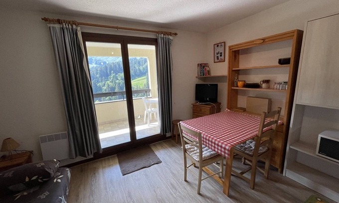 Saint-Jacques-des-Blats Apartamento | Estudio-cabina con balcón cerca de pistas y parking