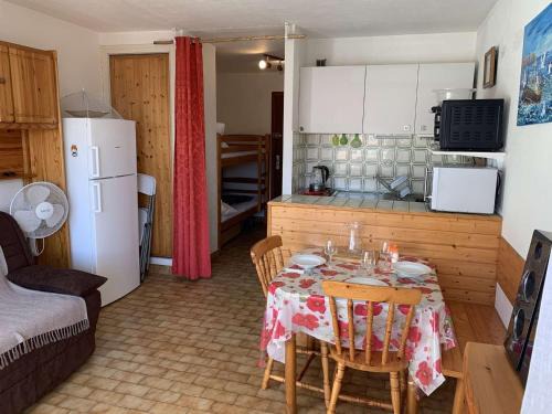 Le Grau-dʼAgde Apartamento | Studio Cabine à 100m de la Plage, Terrasse, Proche Commerces - 4 Couchages - FR-1-423-215