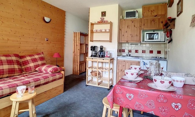 Les Menuires Apartamento | Studio cabine à Les Belleville, proche des pistes, balcon, parking, idéal pour 4 personnes - FR-1-344-863