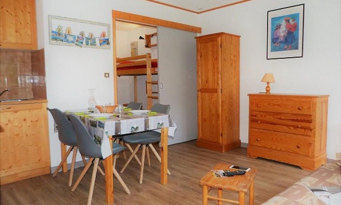 Les Bruyeres Apartamento | Studio cabine 4 pers aux Menuires, ski aux pieds, balcon, parking gratuit, commerces à proximité - FR-1-178-293