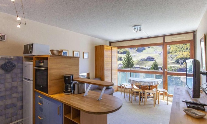 Eaux-Bonnes Apartamento | Studio cabine 6 personnes au pied des pistes à Gourette, séjour avec balcon, parking - FR-1-400-117