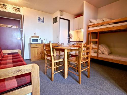 Chamrousse Apartamento | Studio cabine cosy, 4 pers, balcon sud, au pied des pistes – Chamrousse 1750 - FR-1-340-106