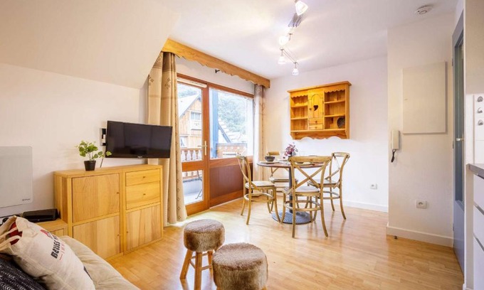 Saint-Lary-Soulan Apartamento | Studio Cabine pour 4 à Saint-Lary-Soulan avec Balcon, Parking et Proche Téléphérique - FR-1-296-431