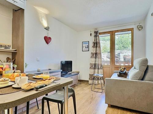 Val-d'Isere Apartamento | Studio cabine rénové, 4 pers, proche centre et pistes, parking, wifi - FR-1-411-690
