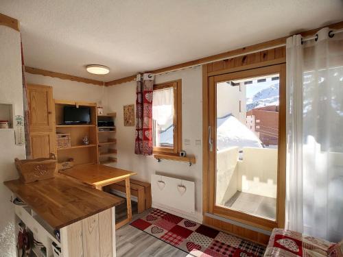 Reberty Apartamento | Studio Cabine Rénové, 4 Pers, Balcon Sud-Ouest, Proche Pistes et Commerces - Les Menuires - FR-1-178-378