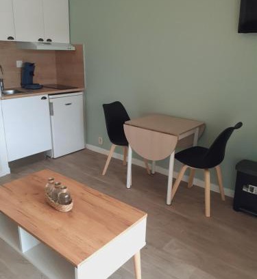 Balaruc-les-Bains Apartamento | studio calme et paisible avec piscine et parking privé