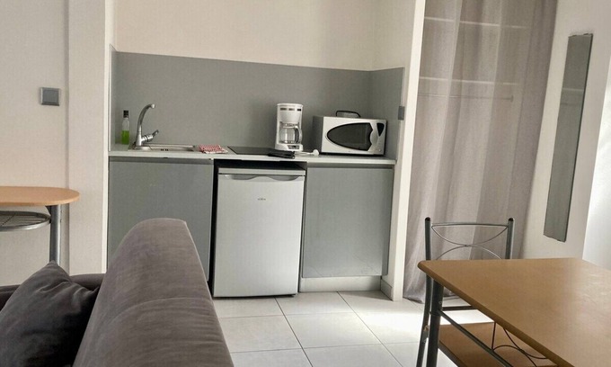 Douvres-la-Delivrande Apartamento | Studio Centre de Douvres - Proche mer Terrasse