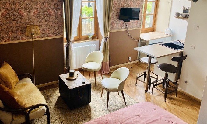 Oloron-Sainte-Marie Apartamento | Vrbo Property