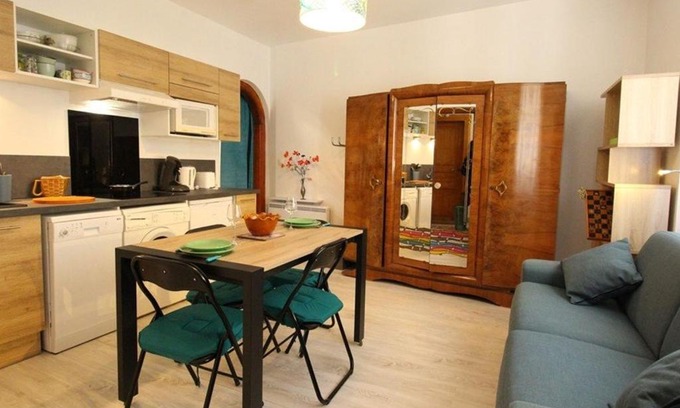 Bagneres-de-Luchon Apartamento | Studio central cosy pour 2 pers, proche télécabine et thermes, équipé WiFi - FR-1-313-191