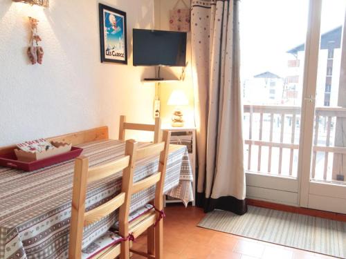 Les Carroz-d'Araches Apartamento | Studio chaleureux 4 pers, centre village, proche pistes et commerces, balcon sud-ouest - FR-1-572-105