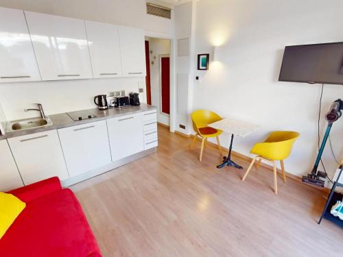 Menton Apartamento | Studio climatisé avec terrasse et wifi proche plages à Menton - FR-1-196-377