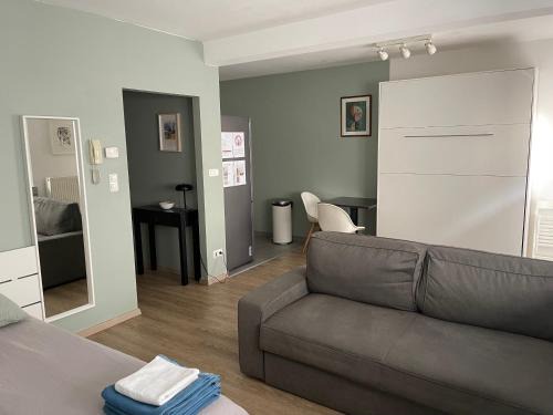 Gare Apartamento | Studio close from train station and shops
