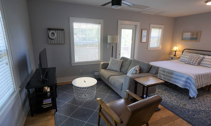 Historic Uptown Apartamento | Nuevo: Estudio Loft tranquilo cerca del centro de St Pete