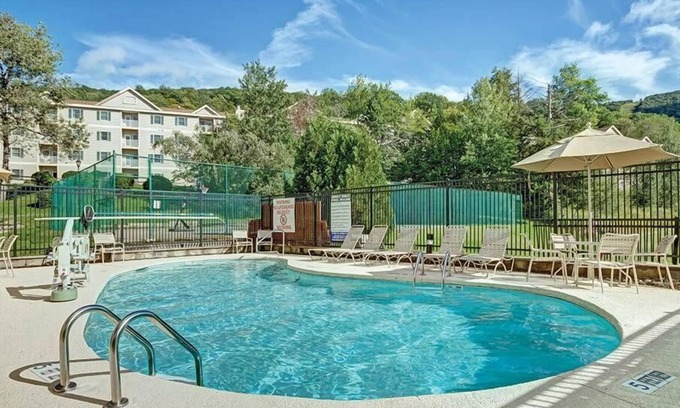 Hancock Condominio | Studio Condo Outdoor Adventures