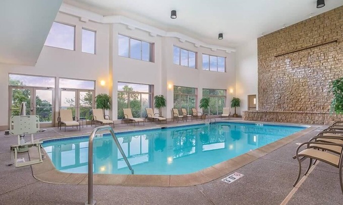 Hanover Condominio | Studio Condo Outdoor Golf in Galena!