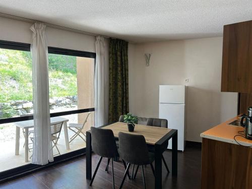 Jausiers Apartamento | Studio confortable à Jausiers avec terrasse et accès piscine, idéal pour 4 personnes - FR-1-165B-56