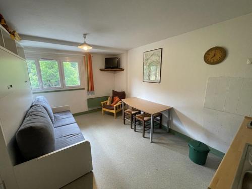 Laveissiere Apartamento | Studio cosy à Laveissière près des pistes, 2 lits superposés et lit rabattable, parfait pour l'hiver - FR-1-787-8