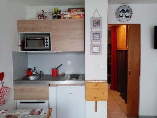 Cohennoz Apartamento | Studio cosy 4 pers, RDC, Sud, à 300m des pistes et 250m commerces, bien équipé, animaux admis. - FR-1-733-116