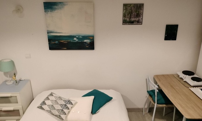 Bourges Apartamento | Studio Cosy 5mn à Pied Centre Ville, Arrêt bus , web