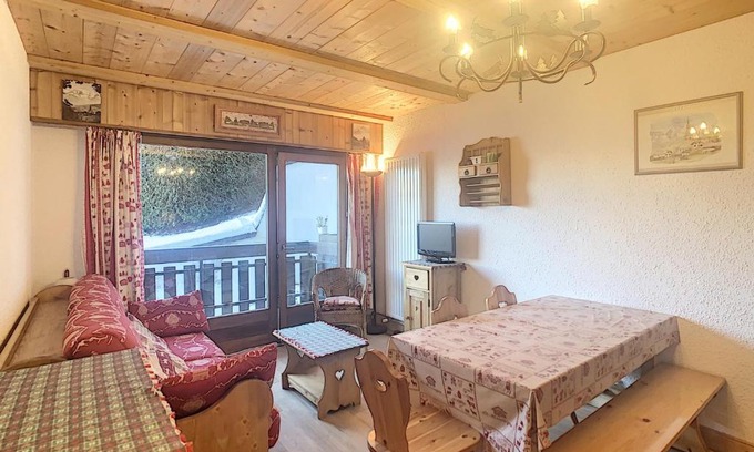 Combloux Apartamento | Studio cosy avec cabine, pied des pistes à Combloux, balcon, casier à skis, équipements modernes - FR-1-560-56