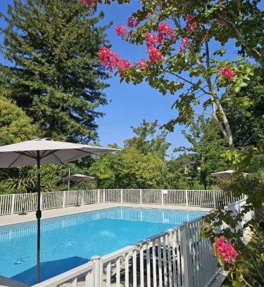 La Celle-sous-Gouzon Apartamento | Studio cosy avec terrasse dans résidence avec piscine, proche thermes et centre ville