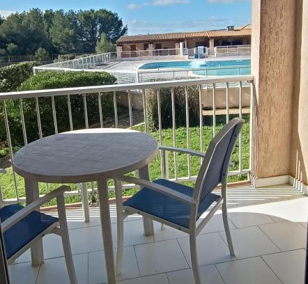 Balaruc-les-Bains Apartamento | Studio cosy pour curistes avec terrasse, vue sur piscine