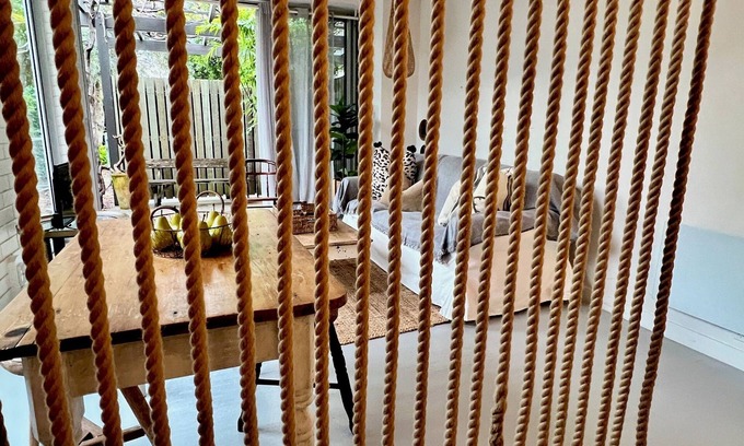 Iluka Apartamento | Studio-Couples Getaway- Small Dog Friendly-Steps to Cafe, Sunset Bar and Ferry.