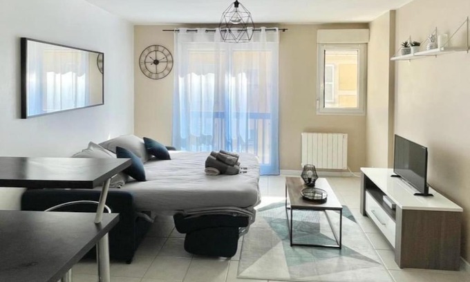 Roissy-en-Brie Apartamento | Studio Cozy avec Terrasse en centre ville !