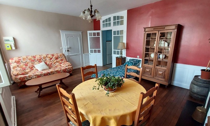 Chateaumeillant Apartamento | Studio Dans une Demeure de 1780 Alliant Charme et Authenticité