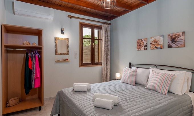 Kefalonia Apartamento | Studio De Bosset - Within walking distace from Argostoli and Historic Bridge