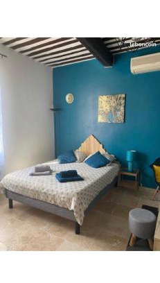 L'Isle-sur-la-Sorgue Apartamento | Studio de charme le Clos de l'Etang + place de parking