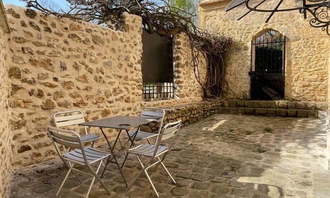 Bonnelles Apartamento | Studio Duplex Avec spa et Cour Privée