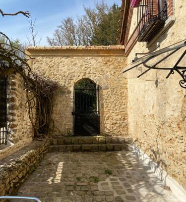 Bonnelles Casa | Studio duplex avec spa et cour privée